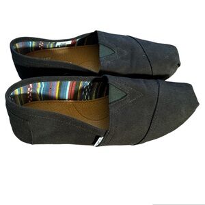 Toms Classic Canvas Flats size M8.5, fit women size 10